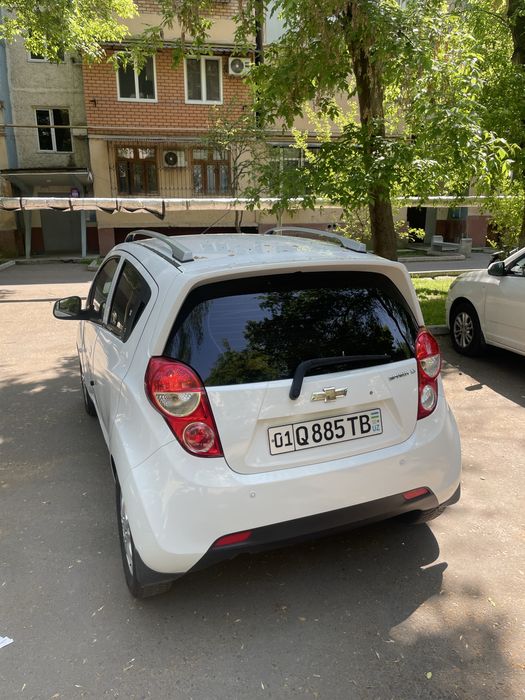 Spark 2019 avtomat sotiladi, oq rang, ideal holat