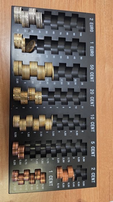 Продавам евро монетник