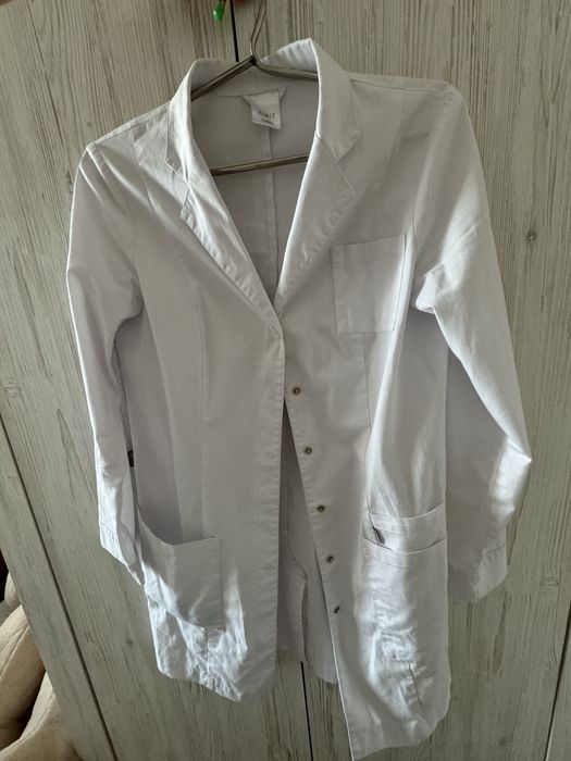 Продам медицинские халаты