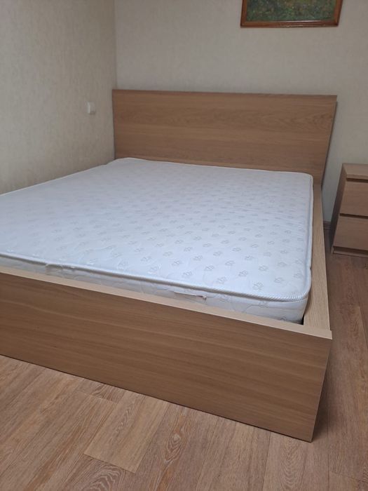 Продам кровать с тумбами от Икея