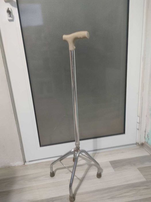 Патерици и Бастуни / Общо всички за 62 евро