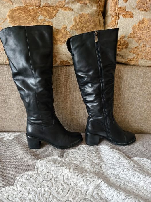 Продам женские сапоги