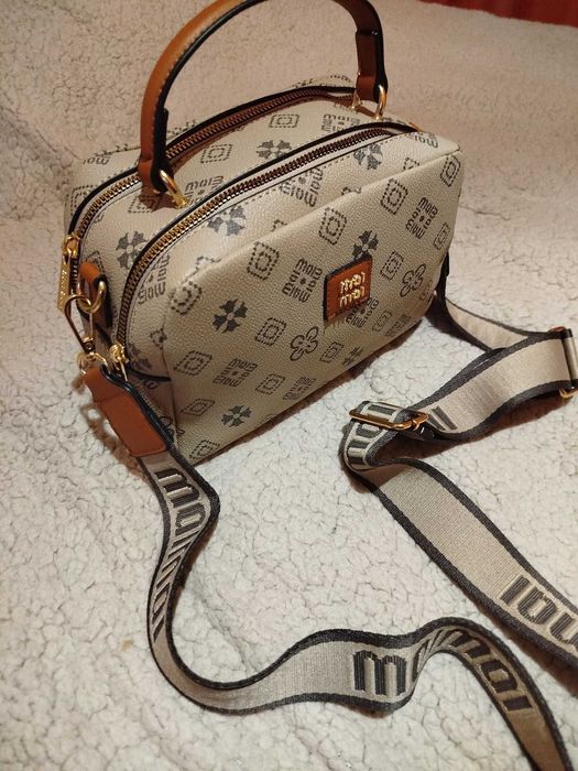 Удобна чанта с две отделения