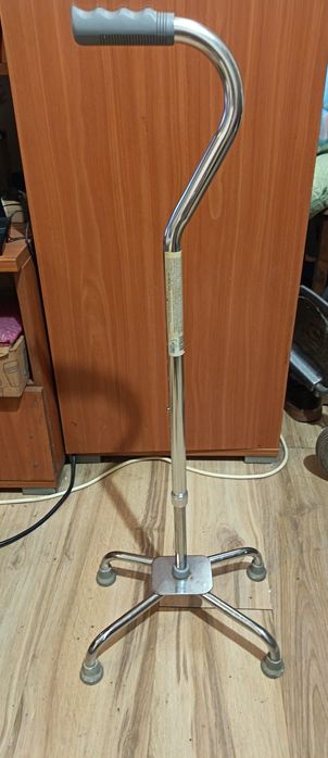 Vând cârjă medicală