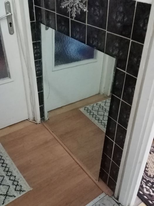 Oglinzi apartament și baie