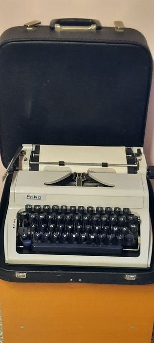 Mașină de scris Erika impecabilă