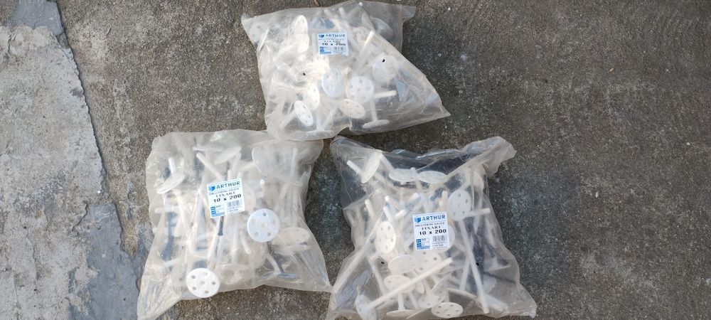 Vand trei pungi cu dibluri fixare izolație