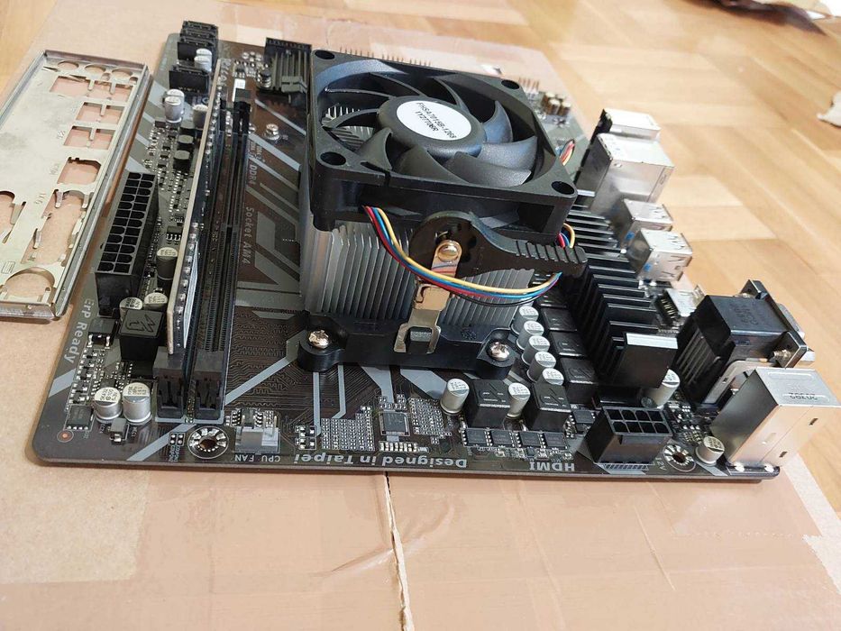 AMD Ryzen 5 3600 + Gigabyte B450M S2H + 16GB 3200Mhz DDR4