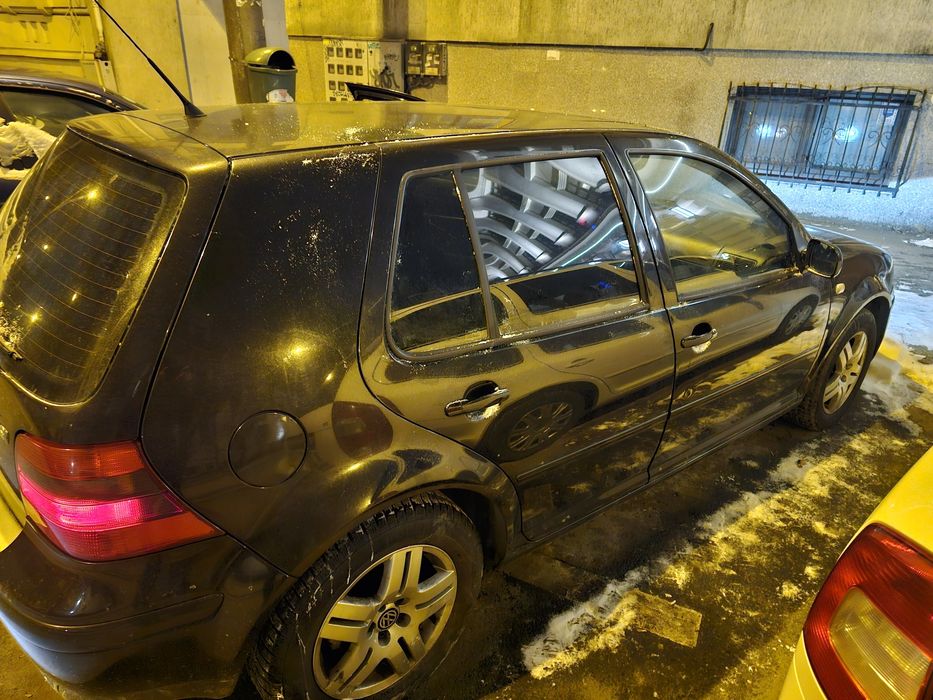 VW Golf 4 1.6 FSI cutie 6 trepte
An 2002 
Acte la zi/fiscal 
Cutie man