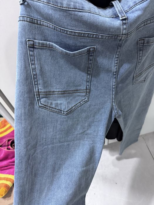 Срочно продам мужские джинсы