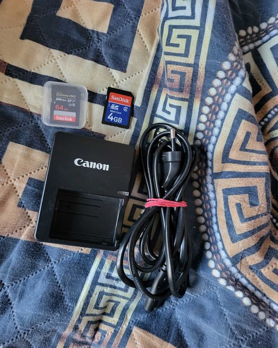 Canon 1000D 18-50mk 1:2:8-4-5HSM