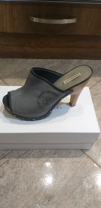 Сабо Calvin Klein