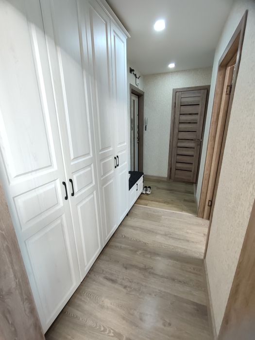 Продается 4-комн (9-12, 5 этаж) с мебелью