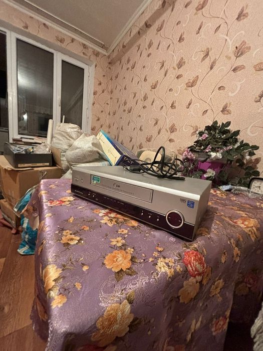 видеомагнитофон кассетный,dvd