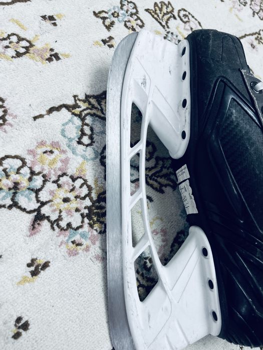 Продам коньки бауэр