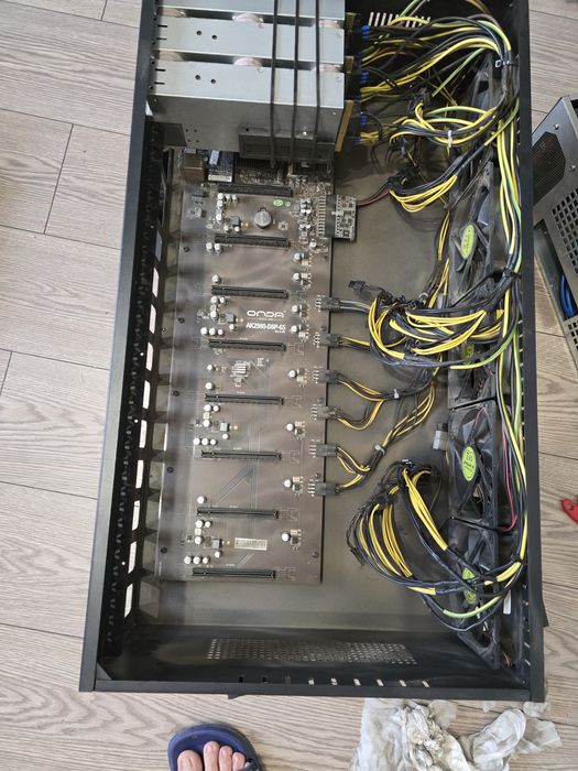 Carcasa rig mining onda 8 placi video