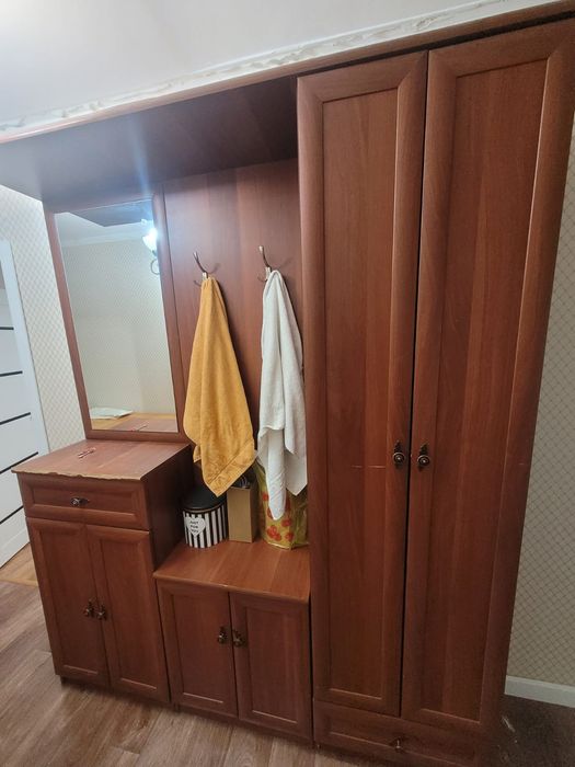 Шкаф в прихожую комнату