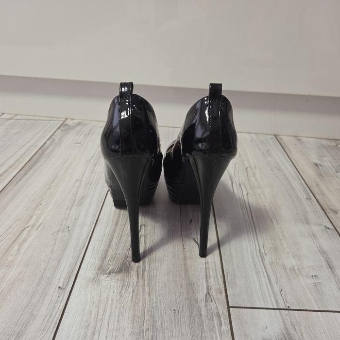 Жестоки лачени обувки, номер 34