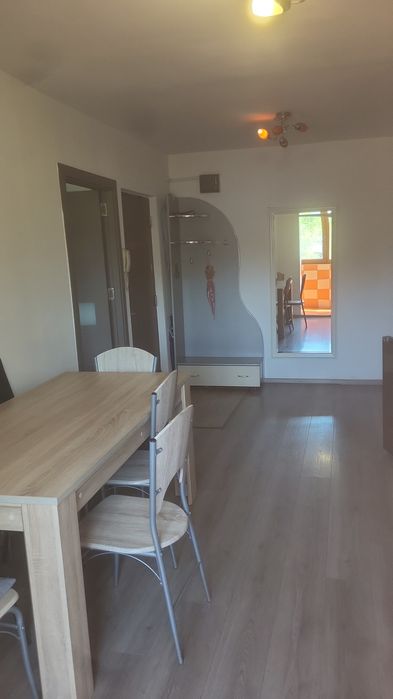 Vand apartament cu 3 camere vis a vis de Liceul Pedagogic
