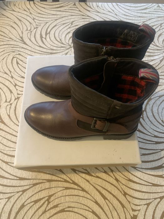 Ghetute iarna din piele Pepe Jeans London purtate de 2/3 ori marime 39
