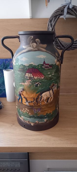 Pictură pe vase decorative