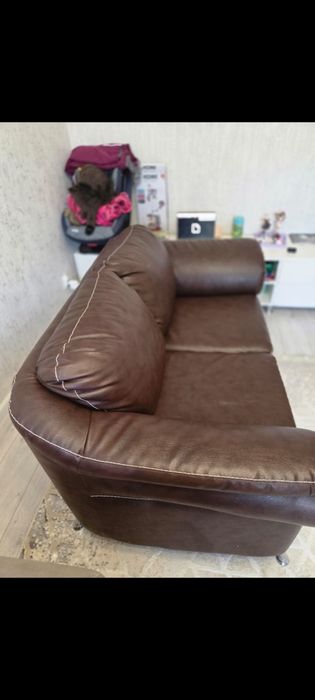 Продам кожанный диван