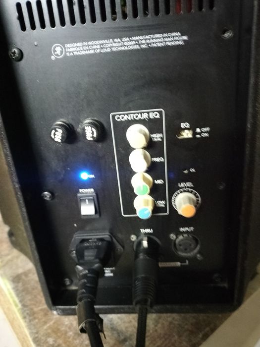 Boxe active pe 12 "  Mackie " Srm v450v3.