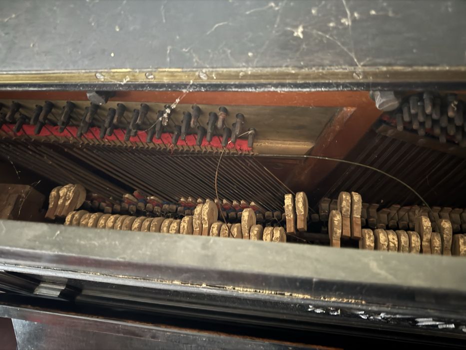 Pianină veche A. Petrof vieneză – cadru bronz – model de colecție