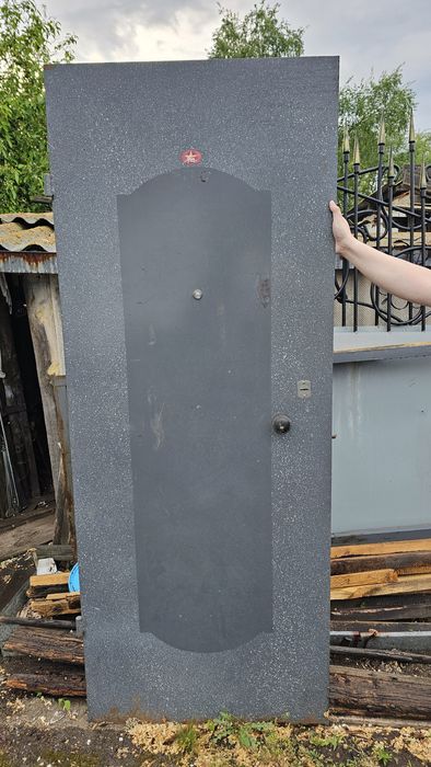 Продам металлические двери
