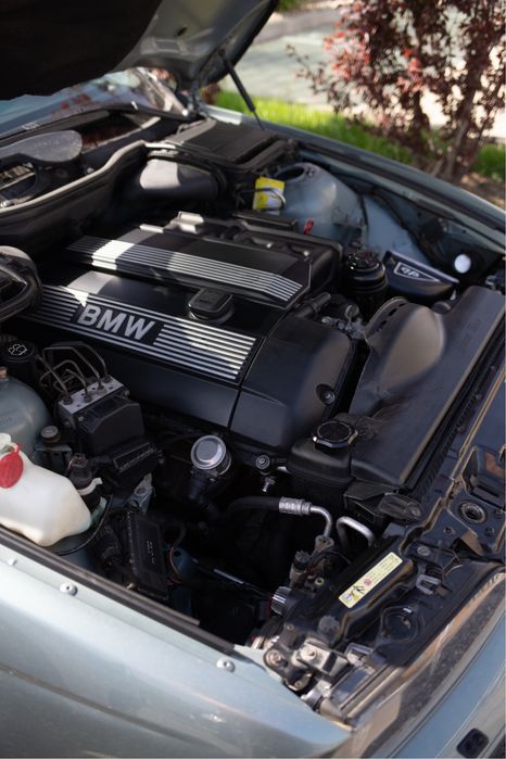 BMW Seria 5 E39 520i Manual 2001 Albastru