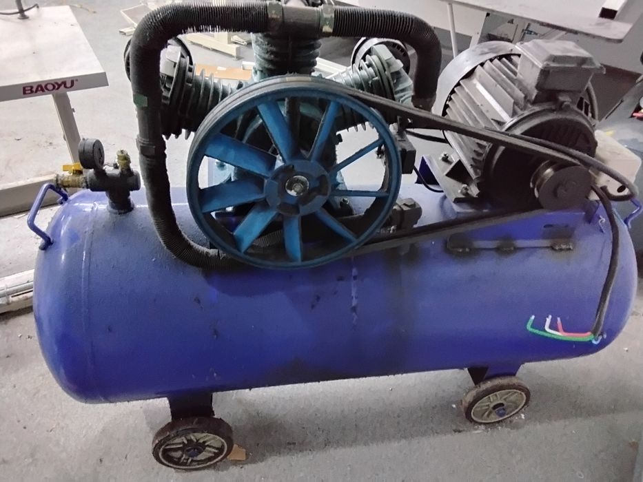 Kompressor 900 Holati yangi 3 oy ishlatilgan narxi kelishamiz