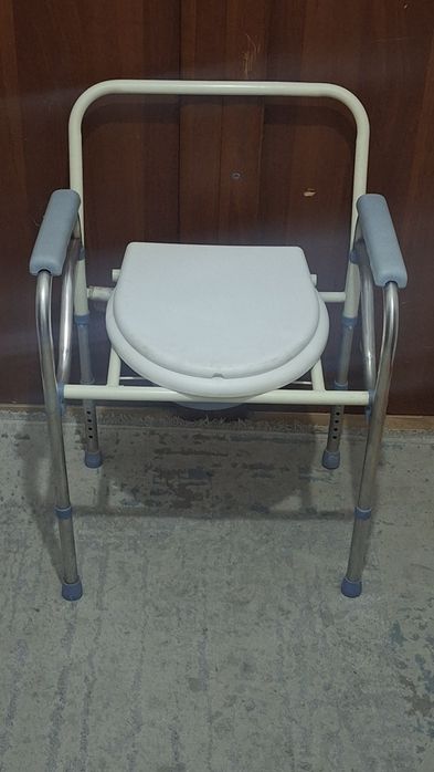 Санитарный стул туалет