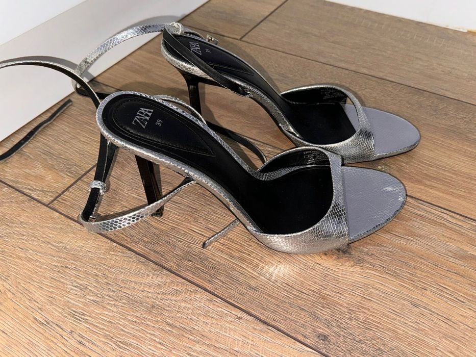 Летние красивые босоножки Zara