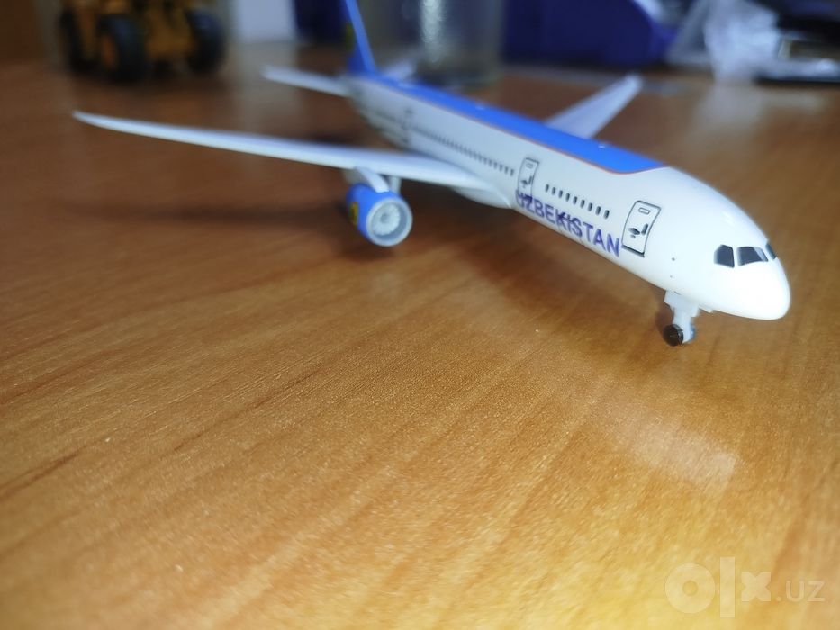 Boeing 787 shassisi bilan birga