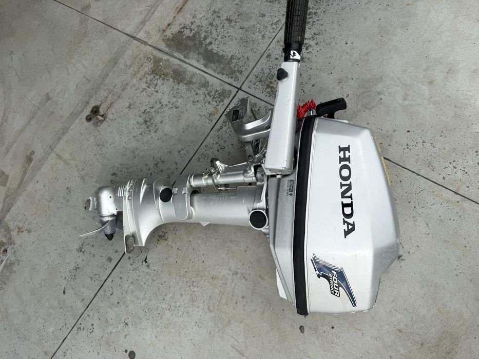 Motor barca Honda 5 cp 4 timpi benzina economic