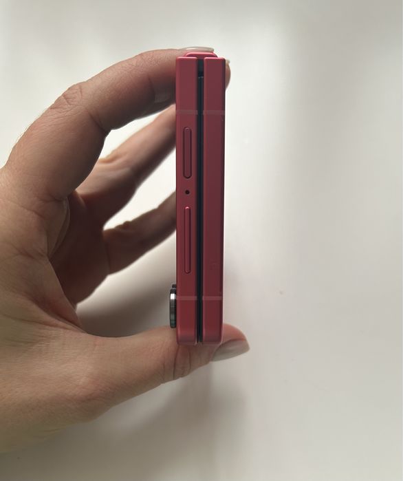 Samsung Galaxy Z Flip 7 с гаранция 21 месеца