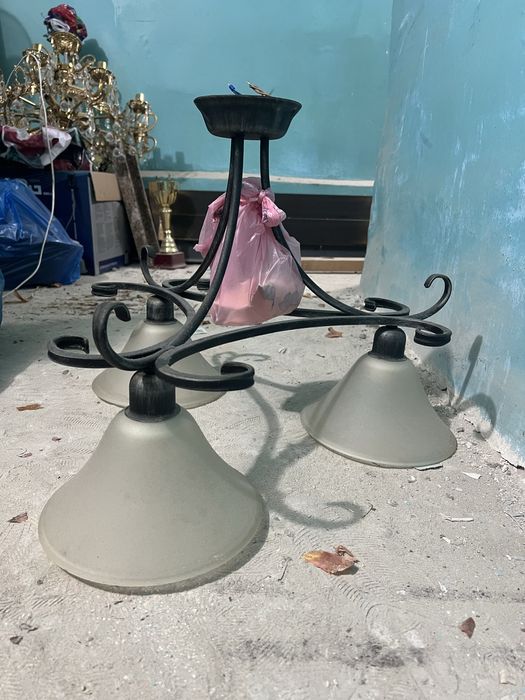 Люстры б/у в хорошем состоянии