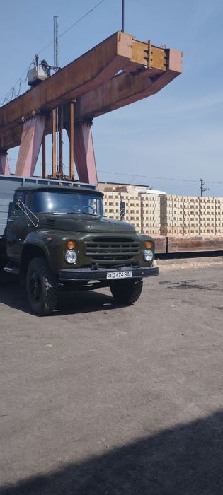 Kvadrat zil 1990-yil ural mator karobka Zadni most yangi tayyor