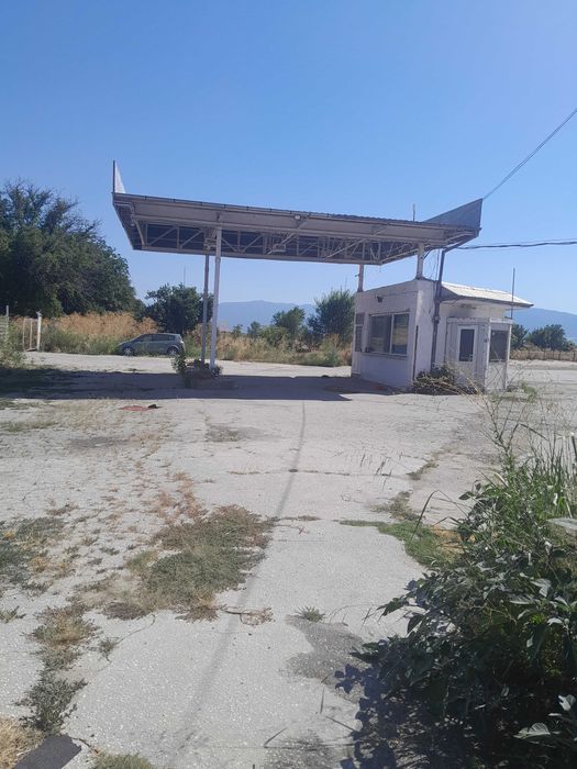 Давам под наем база с асфалтова площадка