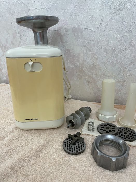 Masina electrica tocat carne