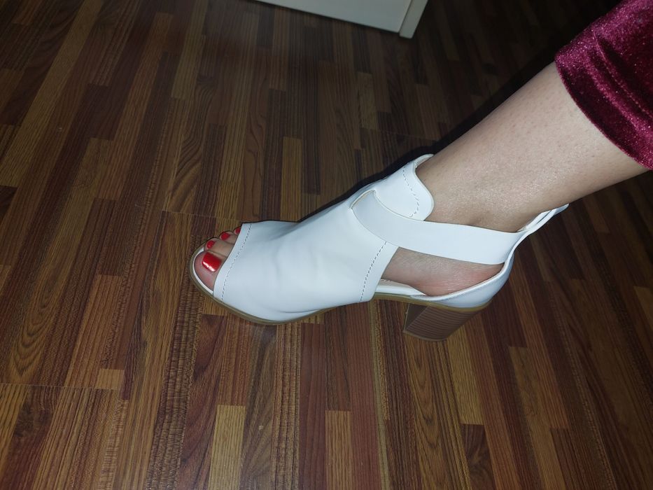 Sandale albe marime 38