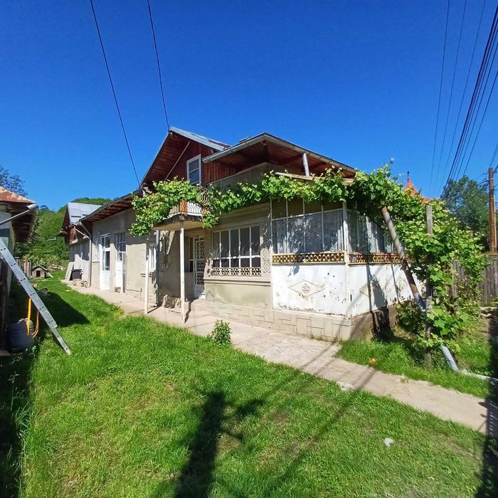 Casă de vânzare cu teren generos – Miculești, Pucioasa