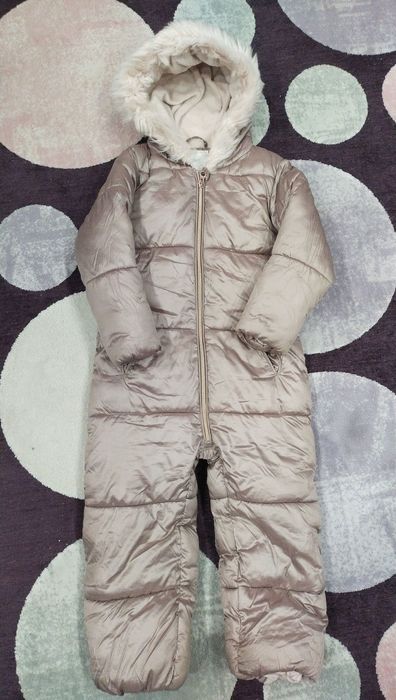 Продам комбинезон 4000 рр104