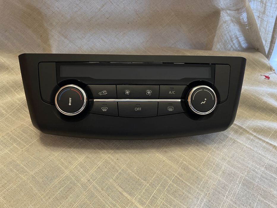 Unitate media radio si cd Renault Kadjar si panou comanda incalzire.
