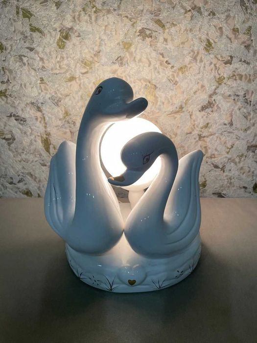 Фарфоровый светильник "Лебеди"