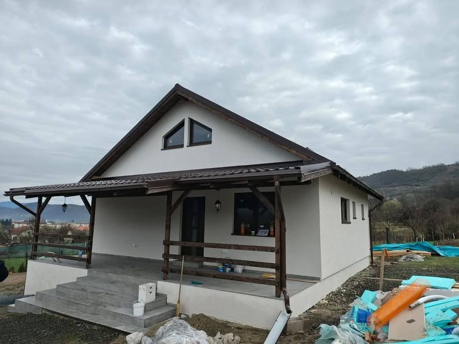Vand casa 9x12 m din panouri sandwich izolata