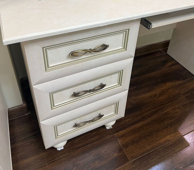 Стол компьютерный