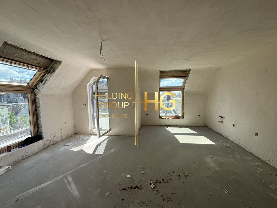 Панораме тристаен под спирка Патриарха