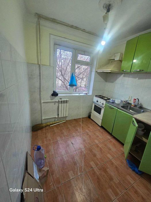 Продаётся Срочно 2х комнатная квартира 3-этаже 1-остановка Микрорайон