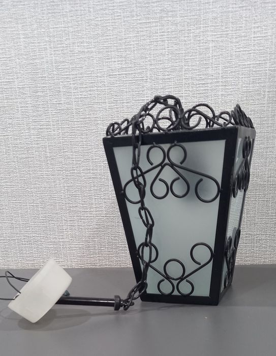 Люстра в виде фонаря